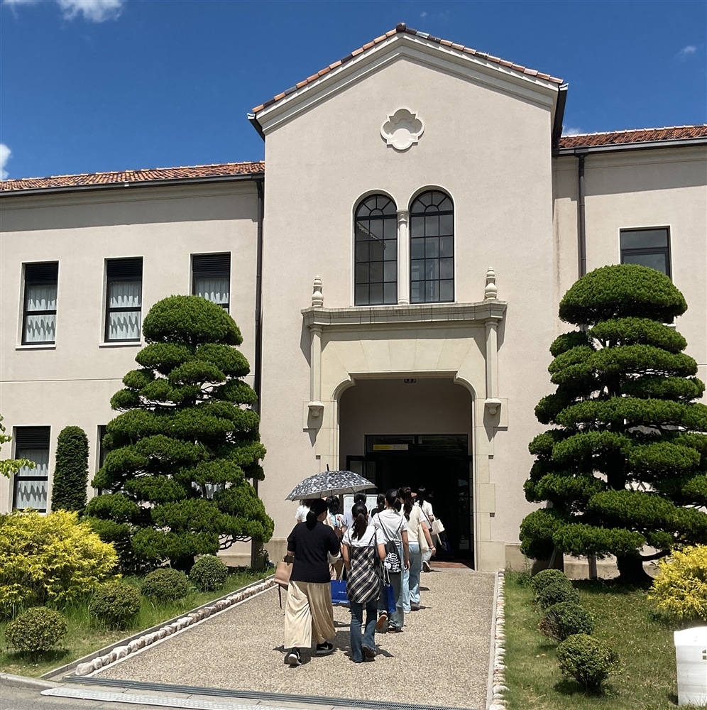 充実した施設を紹介！学生スタッフがキャンパスツアーをご案内